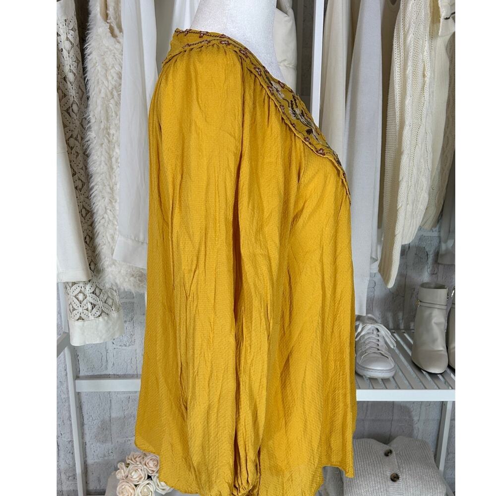 Max Studio Women's Size M Golden Yellow Embroidered Lightweight Blouse #0288 - Picture 3 of 11